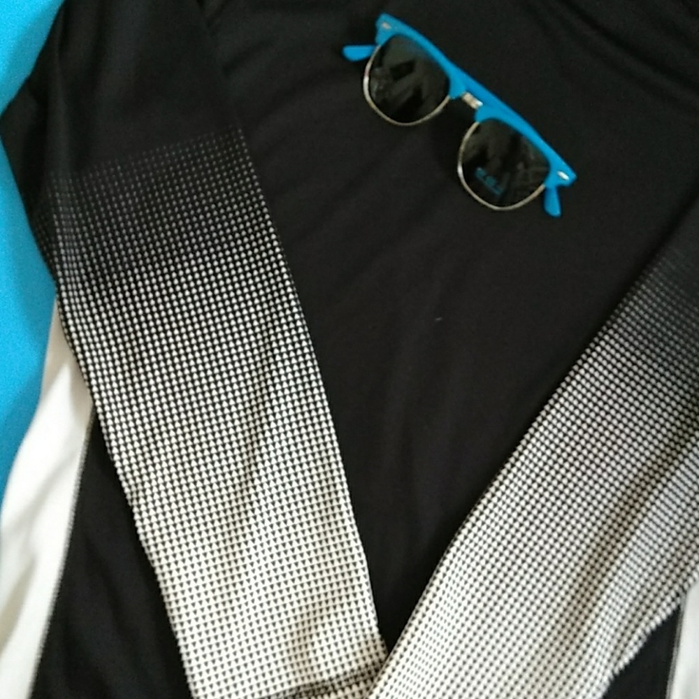 WOMEN'S OR BOYS TOP - Picture 4 of 5